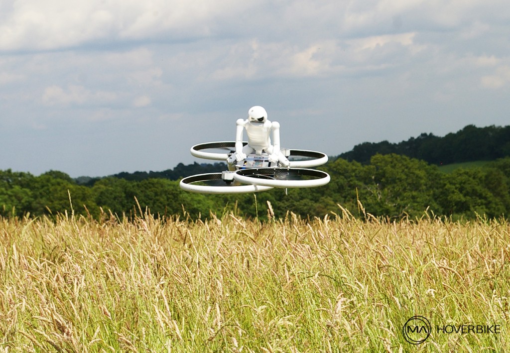 Testflug des Modells vom zweiten Hoverbike Prototypen mit Piloten-Dummy