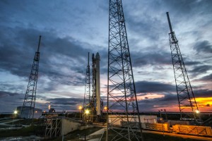 Falcon 9 in vertikaler Startposition