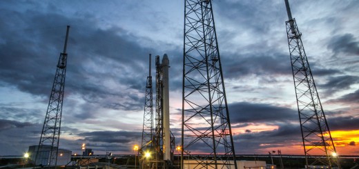 Falcon 9 in vertikaler Startposition