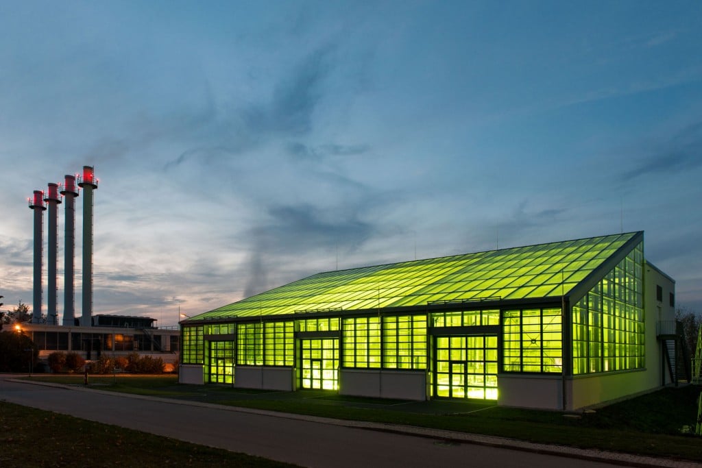 Algentechnikum der TU Muenche am Ludwig Bölkow-Campus in Ottobrunn: Prof. Thomas Brueck; Fachgebiet Industrielle Biokatalyse Foto: Andreas Heddergott / Verwendung frei fuer die Berichterstattung ueber die TU Muenchen unter Nennung des Copyrights