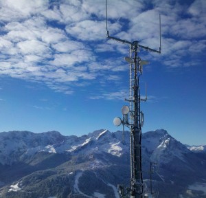 Aus den Strahlungsschwankungen zwischen Sendemasten von Mobilfunkbetreibern können Meteorologen Informationen zur Niederschlagsmessung ableiten. (Foto: Christian Chwala)